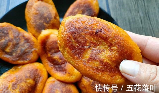 早餐多给孩子做它吃，比包子简单，锅里一煎，香糯鲜美，孩子爱吃！