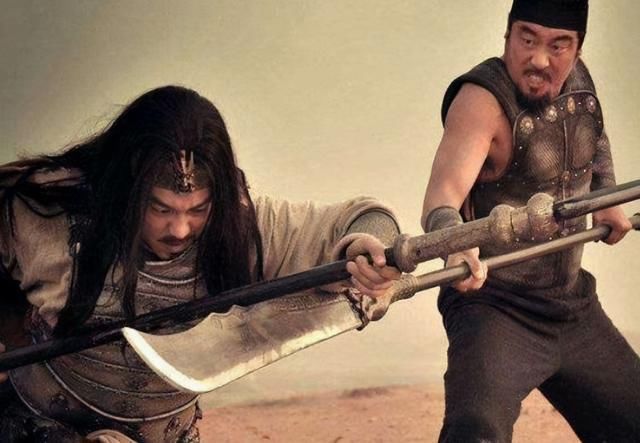 拼命|许褚敢跟马超拼命，为何不惹关羽和张飞？真正的猛人，必有巧大智慧