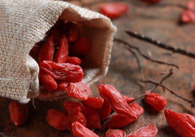 羊腰|枸杞配“它”胜羊腰,男性每日喝一些,妻子寸步离不开你