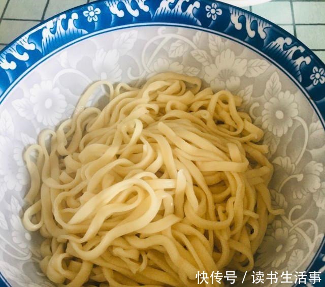 鸡蛋打卤面,特别适合上班族和懒人一族!