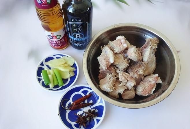 这个方法焖排骨,百吃不厌,不加一滴水,鲜香软烂又入味,特香