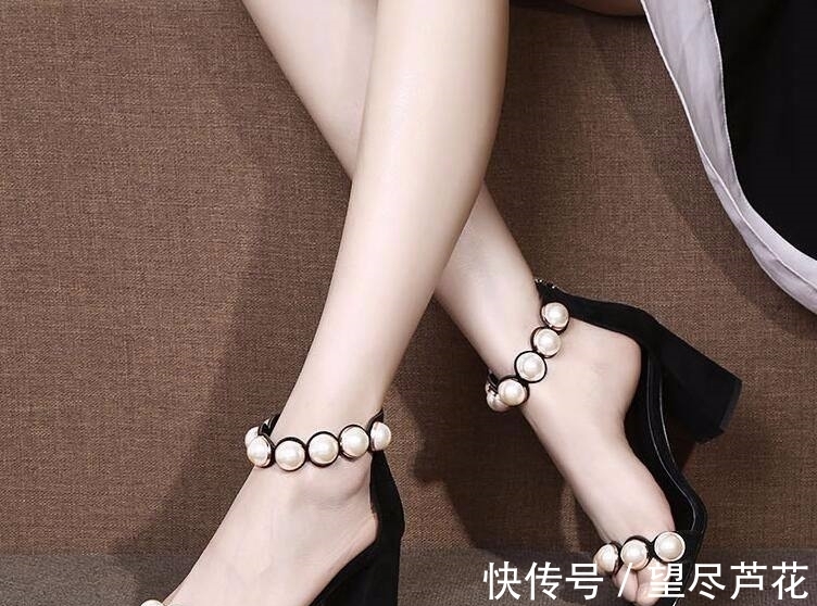 一字扣|性感华丽黑色高跟凉鞋,上演秋冬美腿秀