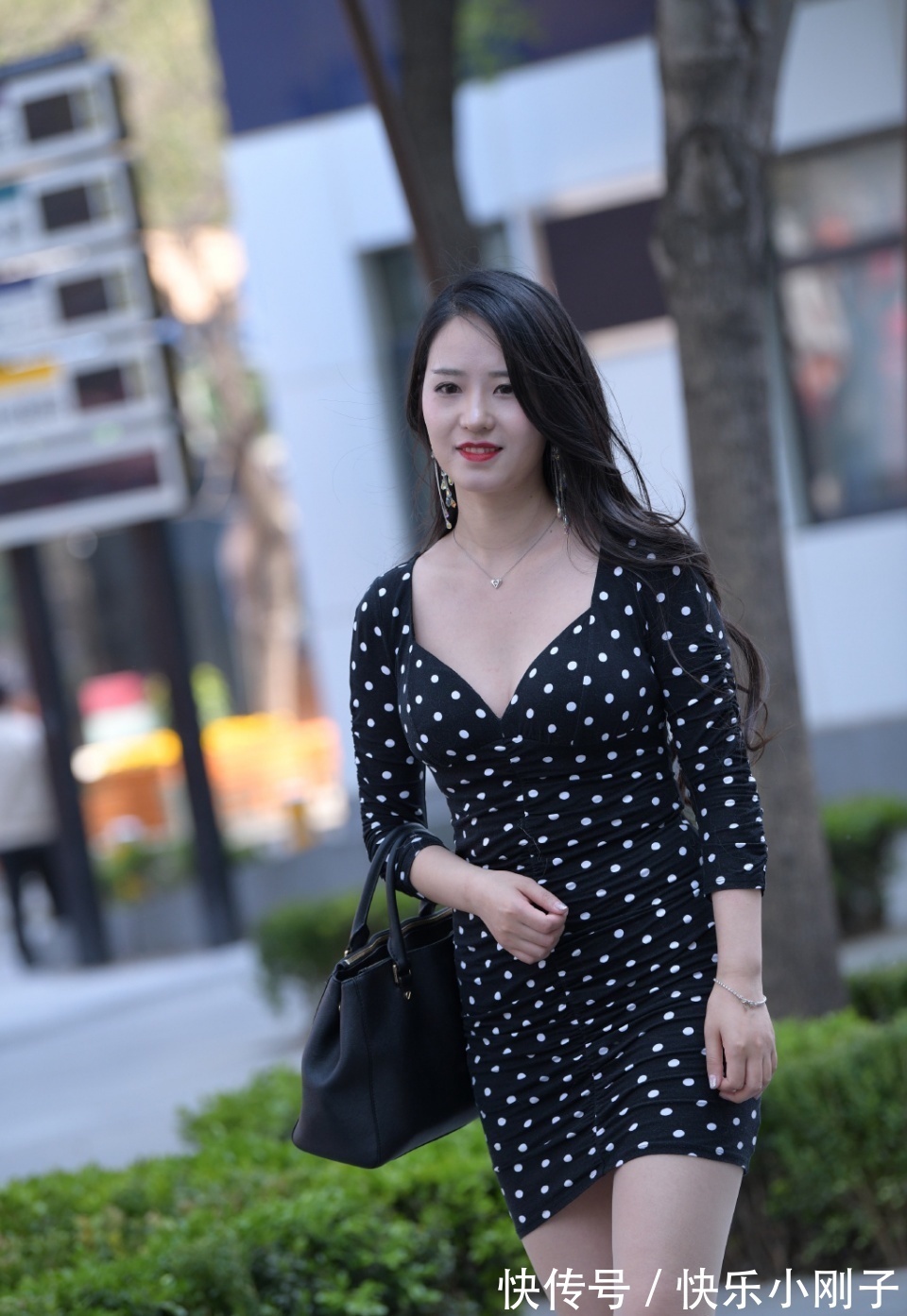 高跟鞋 成熟女性的品味就是好,即使简单的连衣裙,也照样穿出高级感!