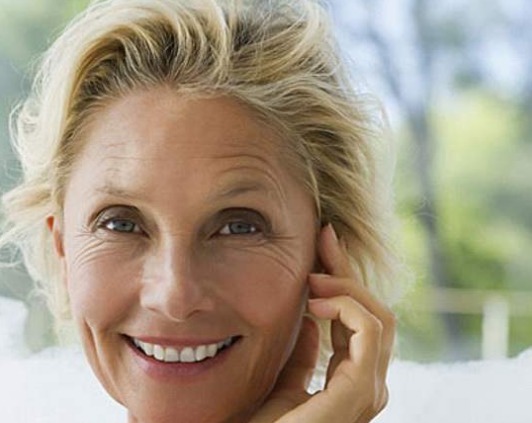 女人|绝经是女人“一道坎”,别大意!4个变化是通知“它来了”