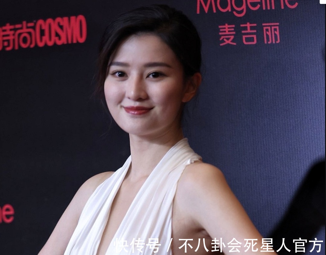 皮肤|斑点皱纹、妆浓浮粉、含胸驼背,看完女星生图,再也不容貌焦虑了