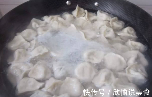 为什么煮饺子总是破皮,其实你只是差了这一步,难怪饺子会撒包!