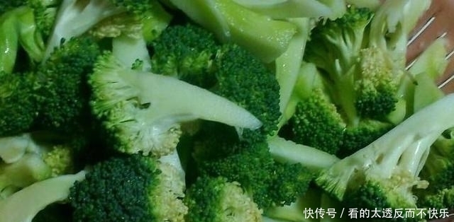 春天吃黄瓜山药不如吃它，不炒也不炖，锅中一煮清淡美味又解馋