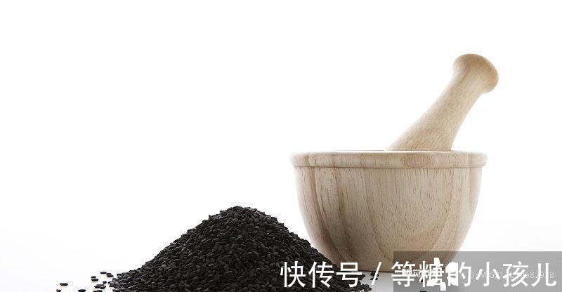 黄酒|普通的黑芝麻, 竟然治好了5种疾病, 这种吃法老中医也推荐！