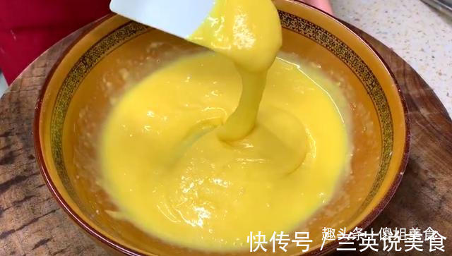 6个鸡蛋,一碗面粉,教你做蛋糕,不用烤箱也能做,比买的还好吃