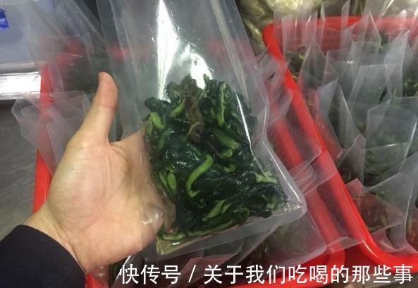 黄瓜|夏季黄瓜1块钱1斤，买上30斤冻起来，脆爽有嚼劲，凉拌炒肉都好吃