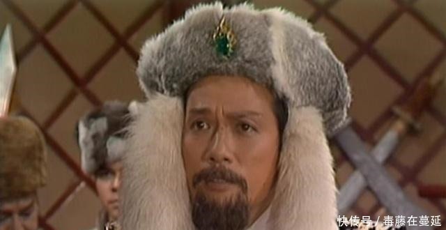 皇帝命人在宰相衣服上烫个洞,次年发现洞还在,立马下令打开库房!