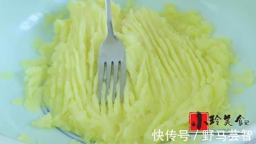 面粉|土豆不要炒着吃了，教你老吃法，不用水不加面粉，香甜软糯还拉丝