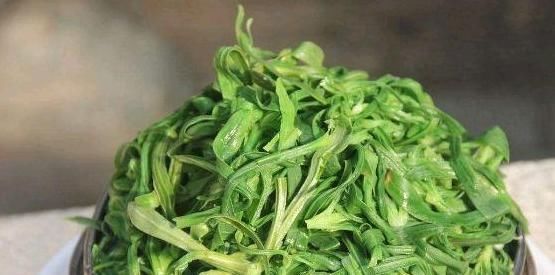 “野草”名字很好听,热水一烫成“面条”,女