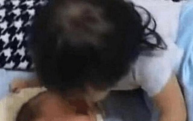 妈妈|2岁姐姐被3个月大弟弟吵醒,一看妈妈不在,姐姐做法太有爱了