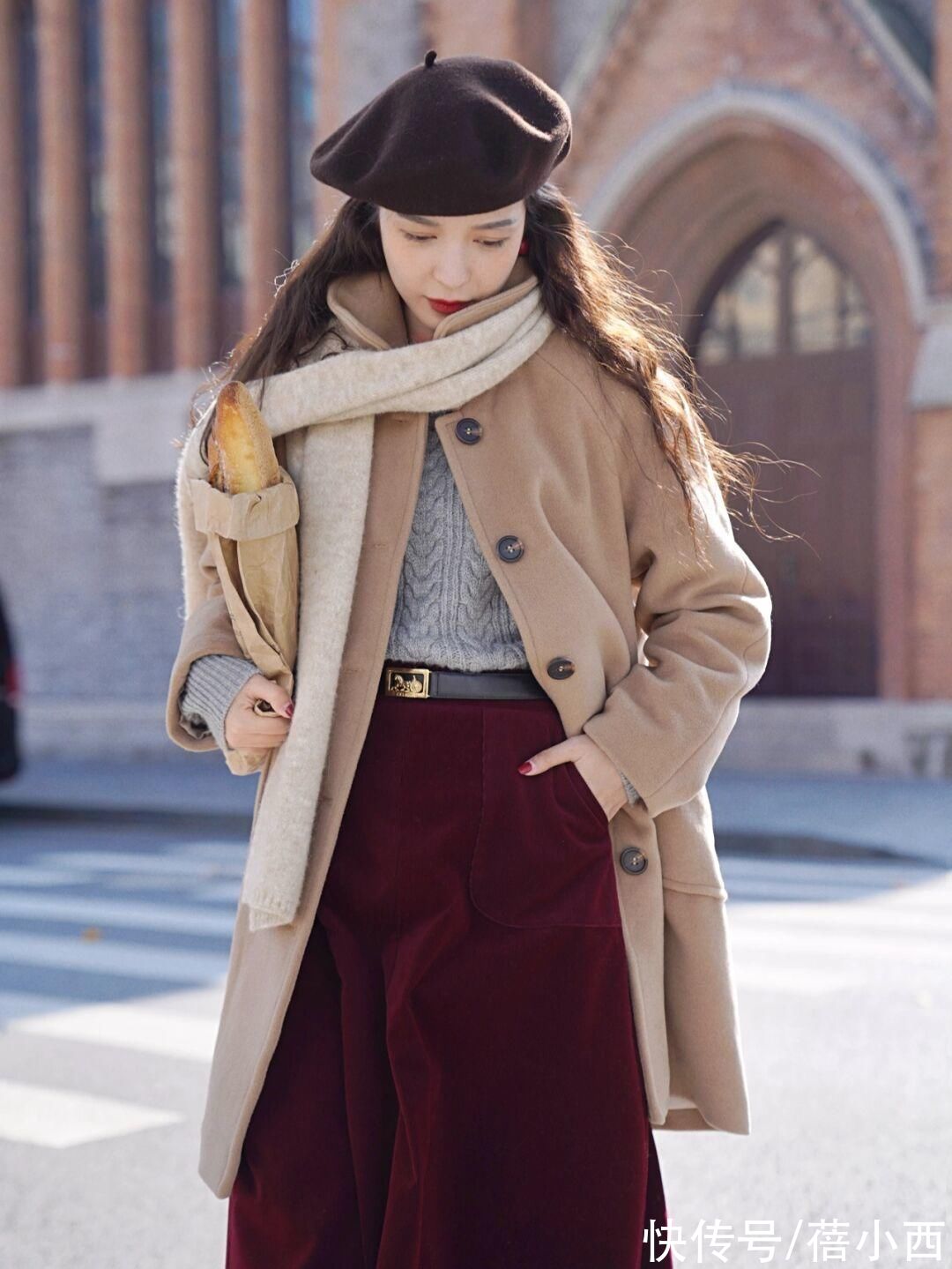 高领 驼色大衣才是当季最in,给你选了4款好看的版型,这么搭简约高级
