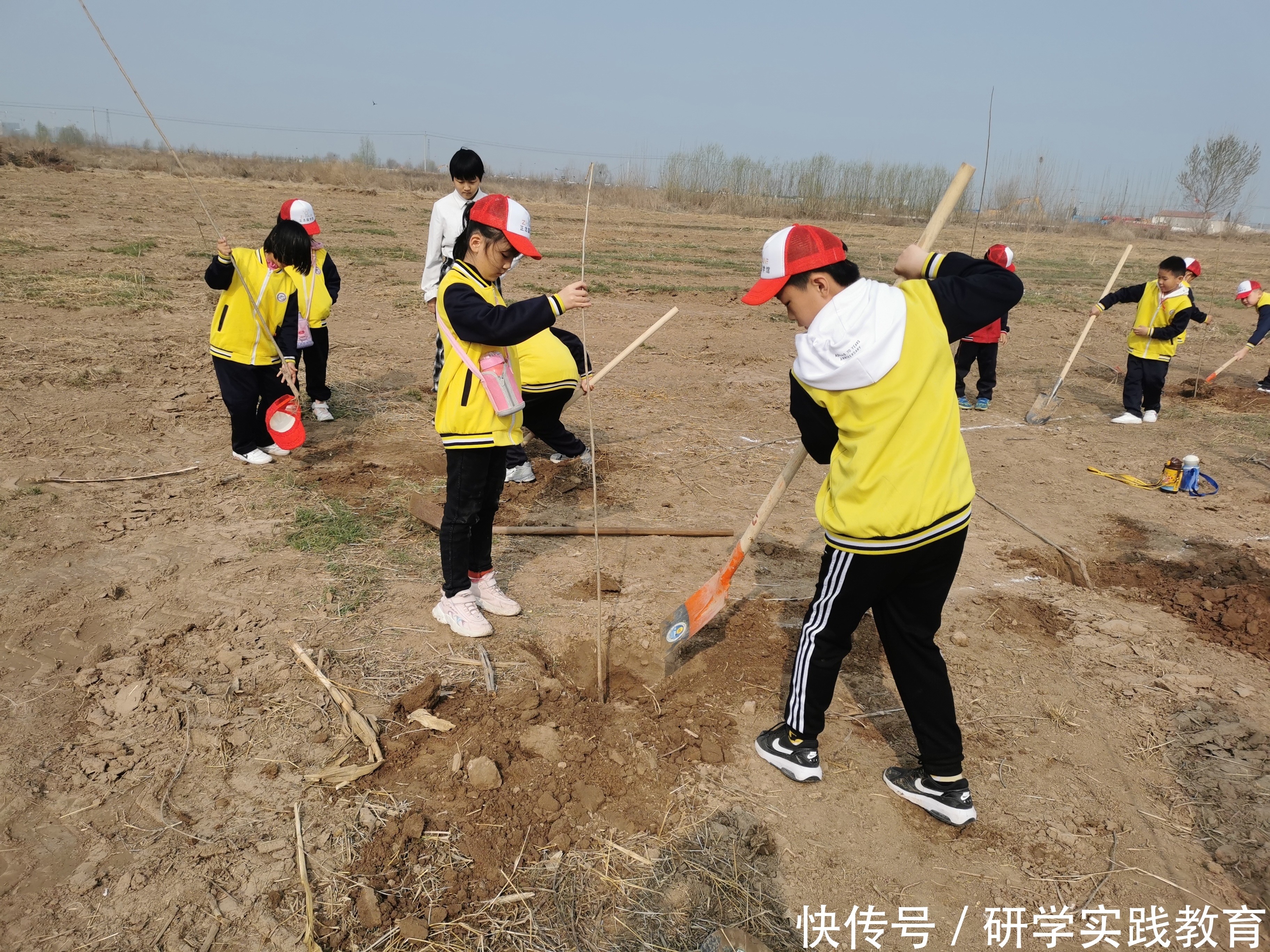 知耕鸟教育联合清宁书院举办植树节及垃圾分类主题活动（第二期）