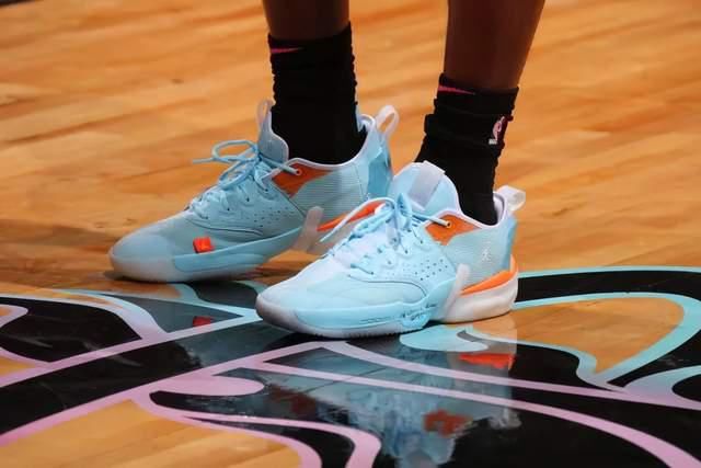 NBA球员上脚：Kobe9全明星配色，范乔丹的闪击7很帅