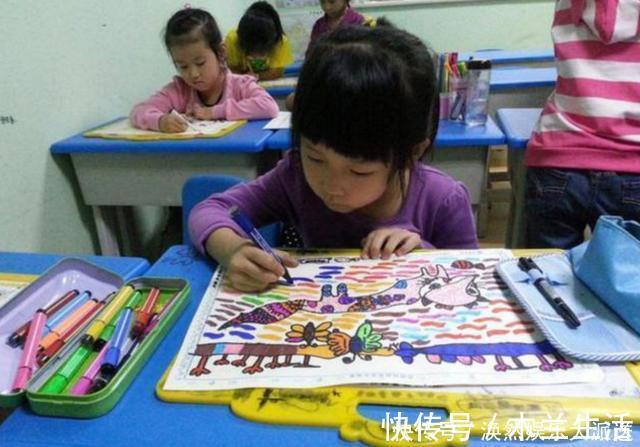 女儿|4岁女儿画“蛇”得了奖,孩子妈妈还在沾沾自喜,小姨:快报警