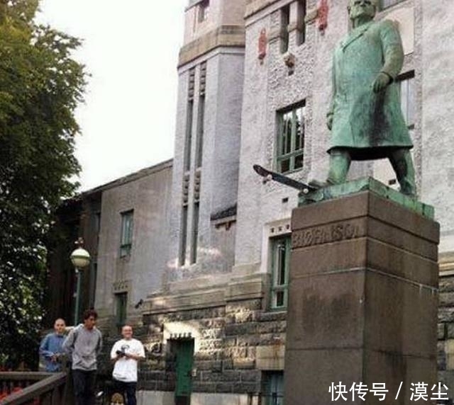 雕塑|生活中被玩坏的雕塑,第一个就满脸尴尬,最后一个直接看的害臊!