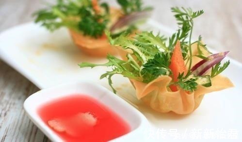 辅料|馄饨皮居然还能这样吃，感觉以前的馄饨白吃了