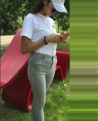 身形|穿紧身牛仔裤，完美勾勒出女人身形，女性魅力淋漓尽致！