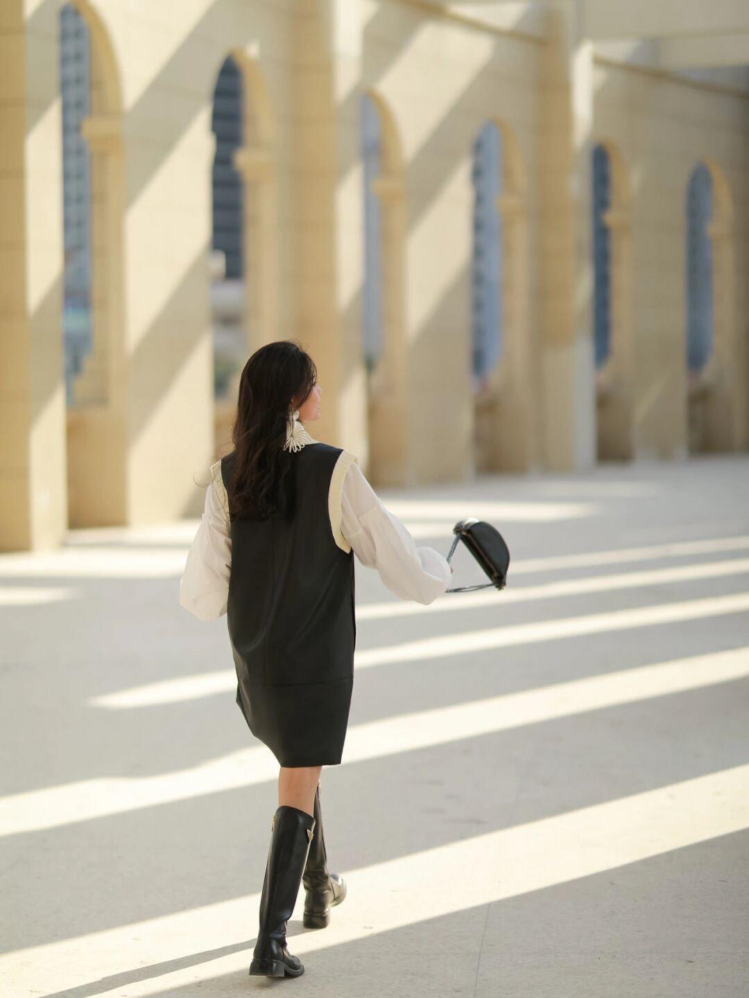 西装外套 秋冬怎样穿出学院风?黄色毛衣+格子半身裙,减龄又时尚!