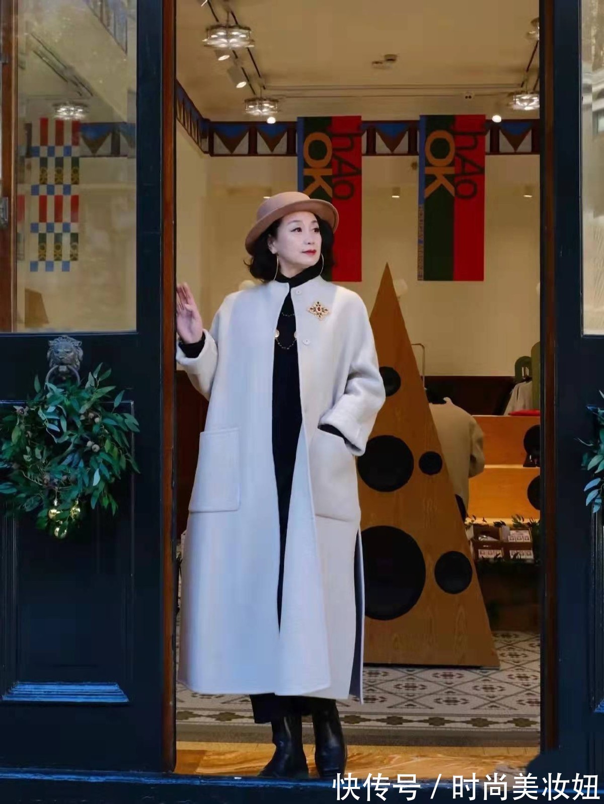 大衣 女人无论年龄多大,穿衣都要高级洋气,50岁比年轻人还会穿