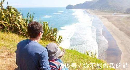 作息时间|“最可怜宝宝”走红,爸妈吃饭被晾在一旁,网友:充话费送的吧?