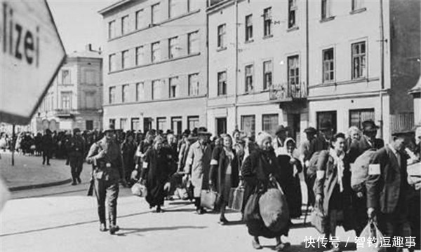 德军驱赶|不该被遗忘的历史；被逼迫的犹太妇女不着片缕