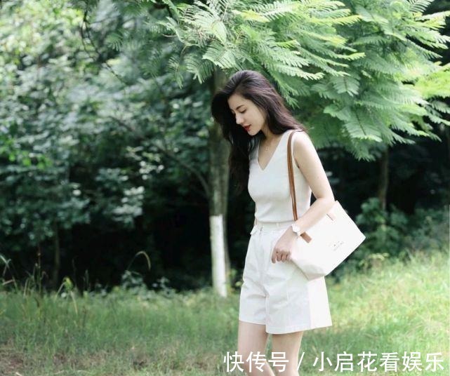 服装|做减法的服装穿搭简约又精致,既放大了魅力,又不觉得繁琐