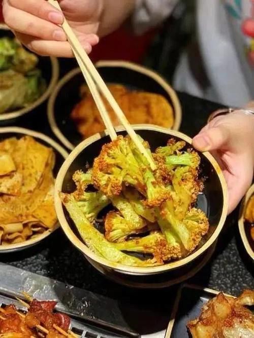 炸串里的每一滴油,都藏着长沙人的口水