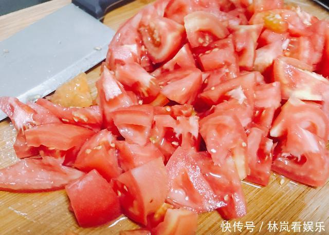 有个|为什么饭店的疙瘩汤,大小均匀又好喝,原来有个小妙招,简单学会