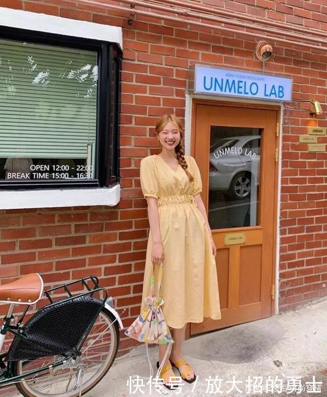 除了淡黄色,今年更流行“奶油黄”穿搭,气质又显白