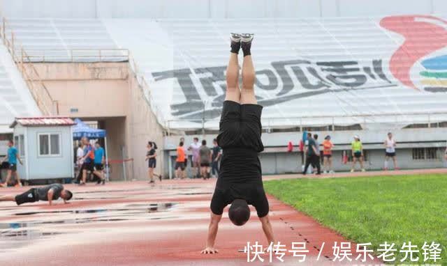 半岛|半岛聚焦丨夏日热练!弘诚体育场日均迎客七千,有人专门开车来运动