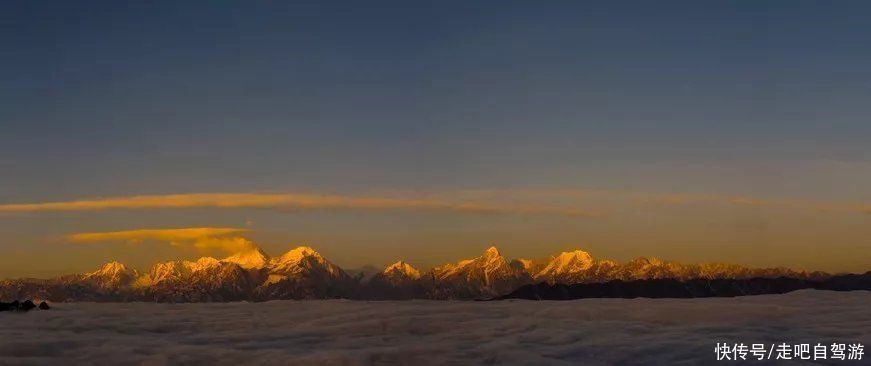 红军长征翻越的第一座雪山，山上云海绝美，有着不输江南的美景