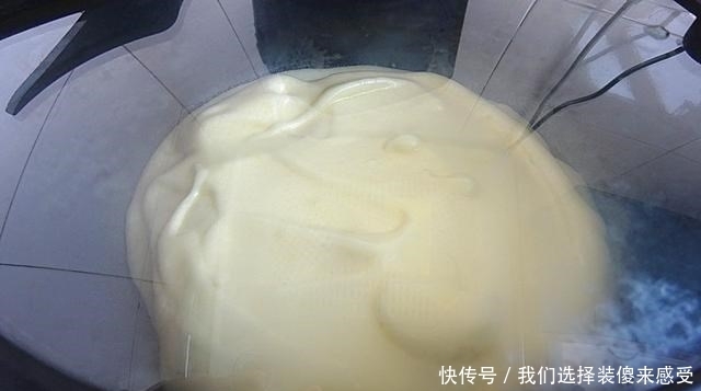 平底锅就能完成的、入口即化的舒芙蕾式蛋糕,简单好做,太好吃!