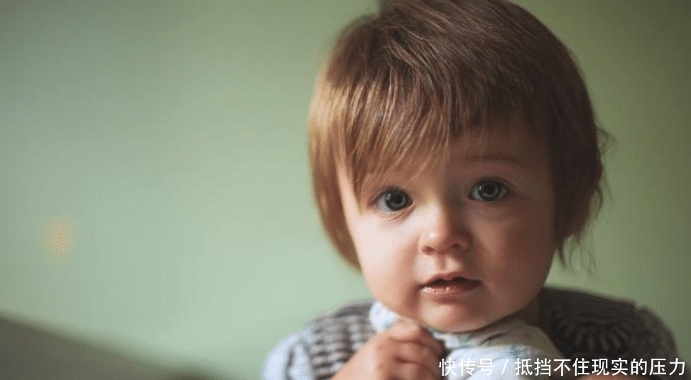 婴儿|当婴儿清醒时,父母就应该努力使婴儿愉快,尽量去满足他!