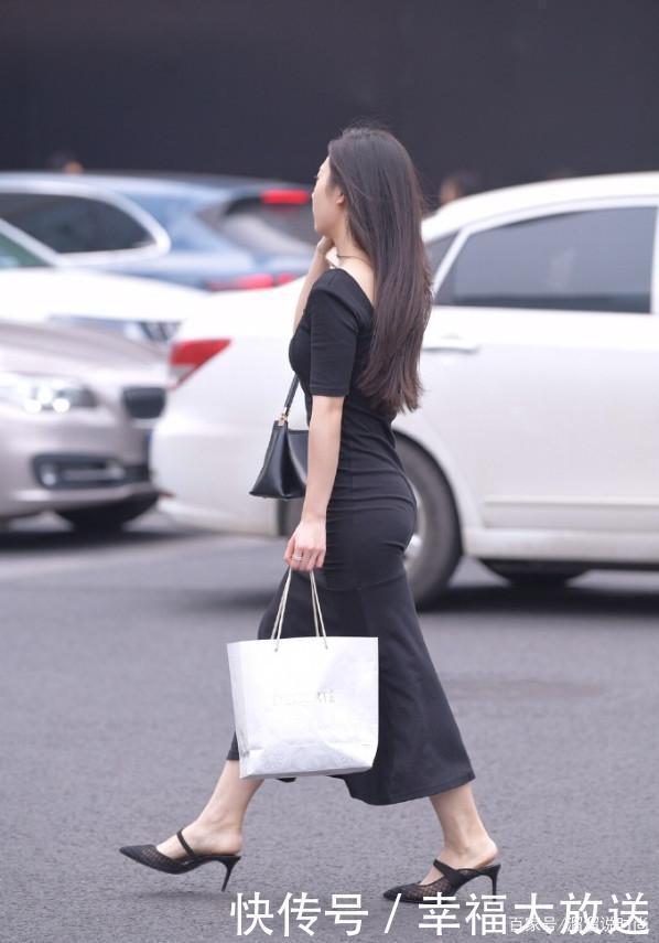 穿长裙的小姐姐自带仙气,性感又优雅,身材曲线更迷人