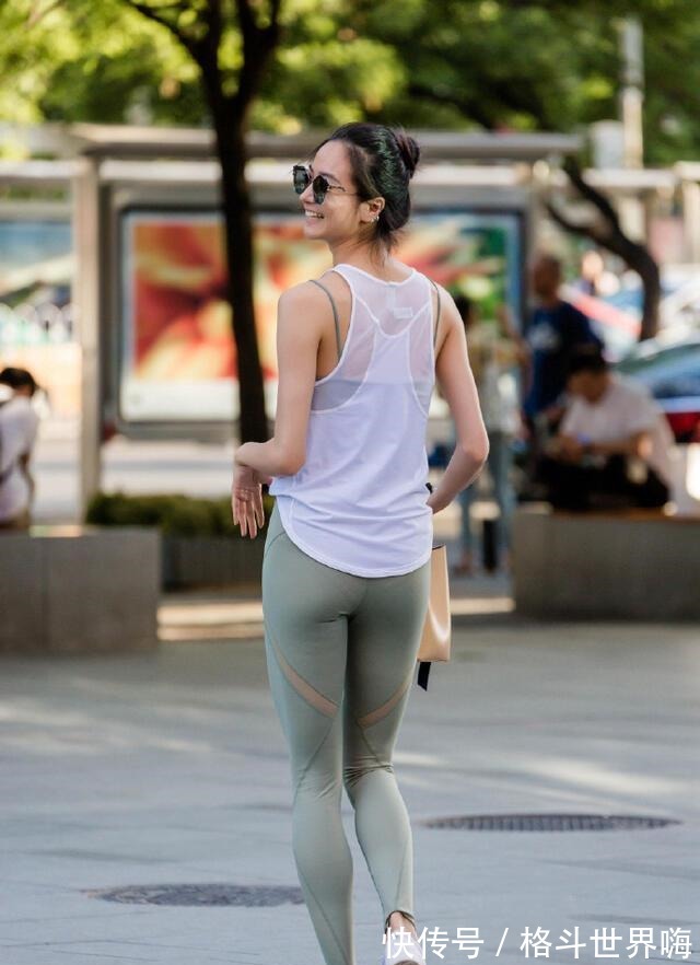 |街拍关于喜欢你这件事,就当闹了个笑话吧!