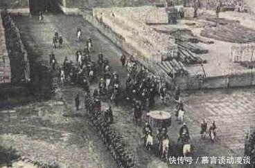 牌匾|孙中山想把大清门改成中华门，牌匾拆除后倒过来一看，直言不敢换了！