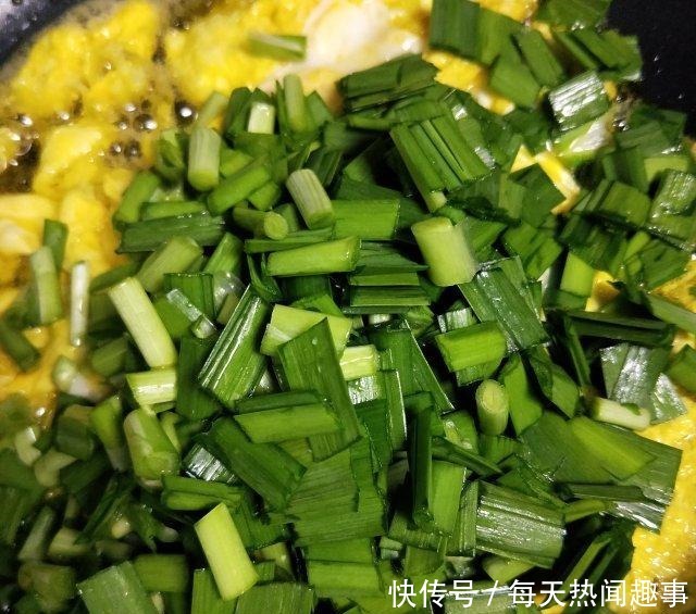 韭菜鸡蛋面条，劲道爽滑，两碗不够吃