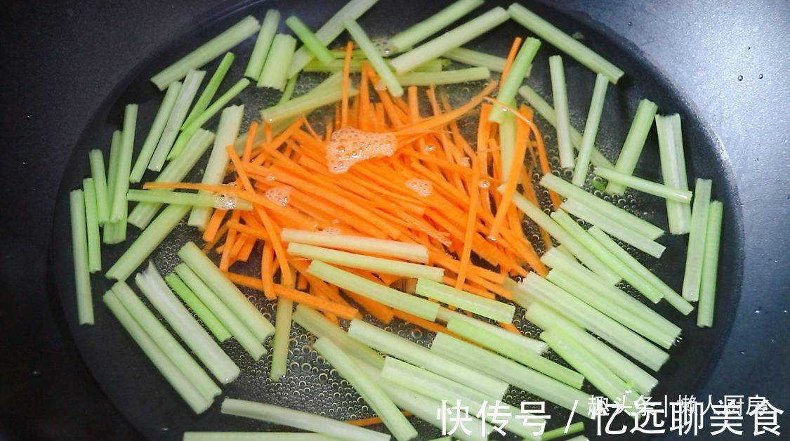 小段|夏天我家就爱这样吃包菜,1.5元一个包菜,人人都吃得起