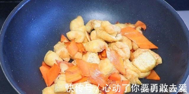 青椒|油豆腐别再煮着吃了,教你特色做法,开胃又下饭,上桌汤汁都不剩