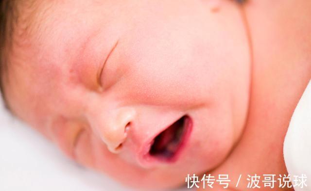 丽娅|新生儿在睡眠中笑不一定是做梦，了解2个原因，妈妈以后就踏实了