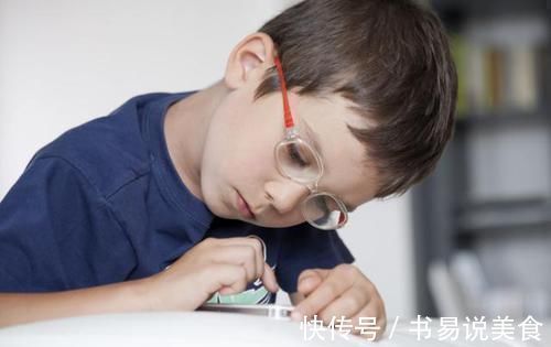 对手机|5岁男童长期玩手机,黑眼珠逐渐“消失”,医生很难恢复