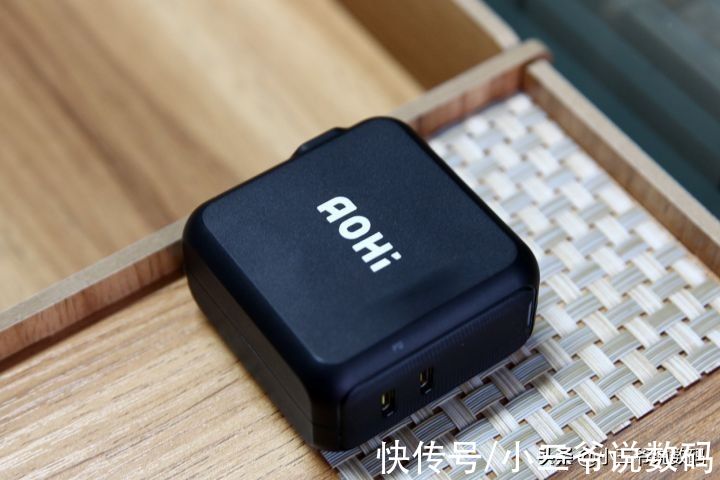 好物|Aohi 100W双口充电器：居家出行必备好物