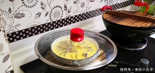 蒸鸡蛋羹时,万万不要直接上锅蒸,教你正确做法,鸡蛋鲜香又滑嫩