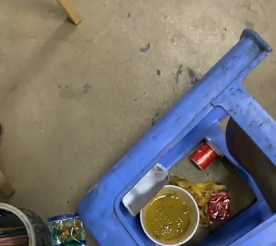 美术老师&美术生在画室藏泡面,老师差点找瞎了眼,是给泡面穿了吉利服?