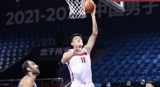 阿联|3胜0负!广东新援真香,21加13加8爆发,易建联22加12打爆哈达迪