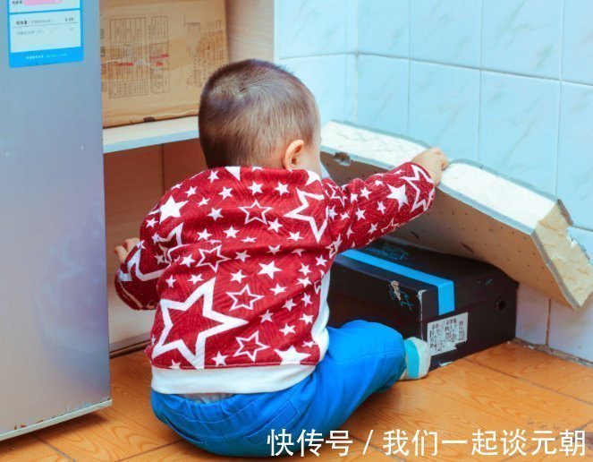 纸巾|三胞胎姐妹“纸巾大战”,妈妈:不心疼钱,就是“血压”有点高